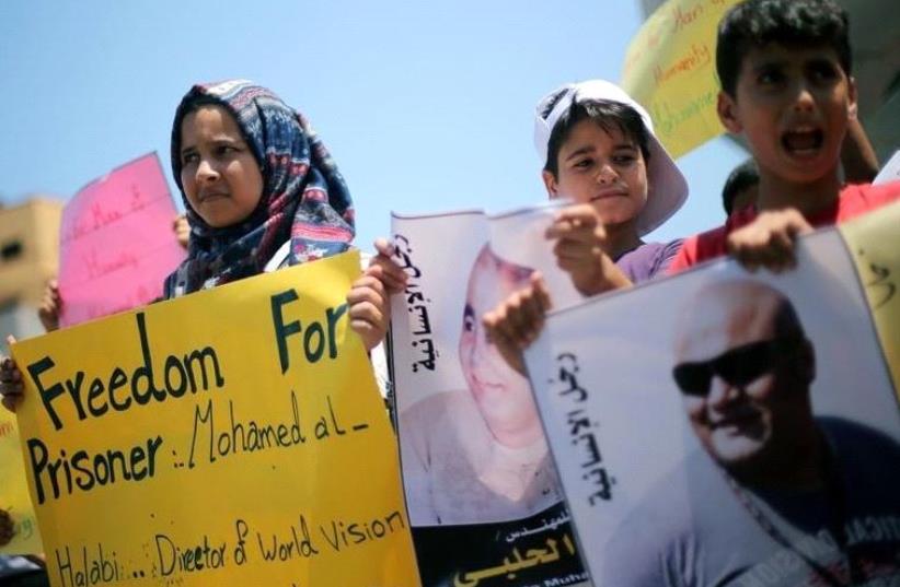 Photo of children holding signs to free Mohammed El Halabi