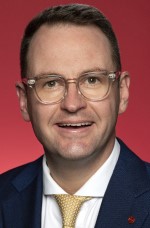 Photo of Senator Andrew Bragg